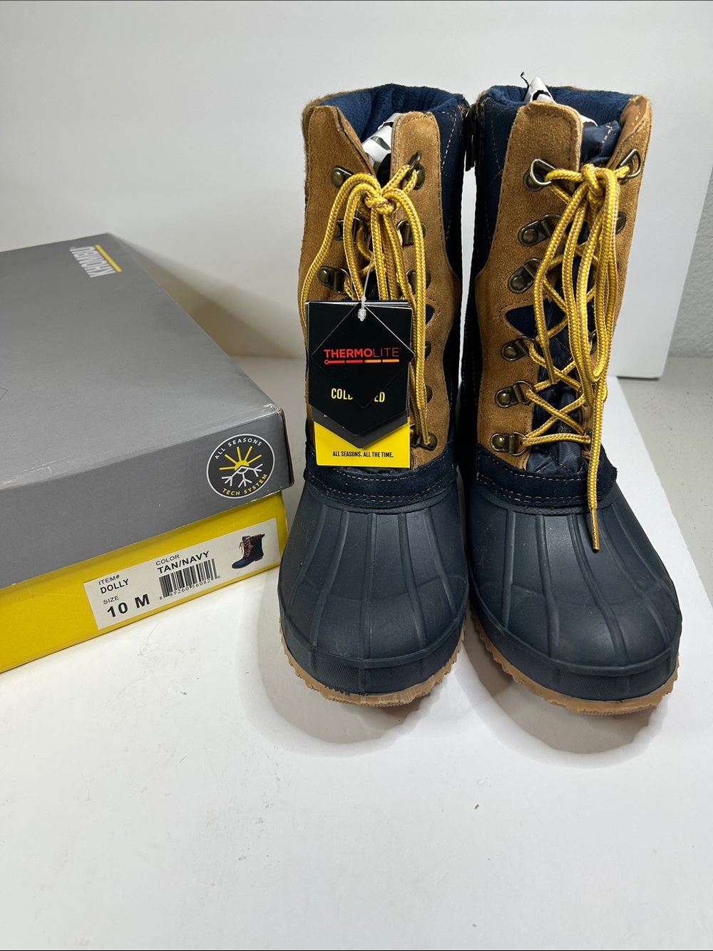 New in box duck boots Khombu size 10 dolly tan navy waterproof